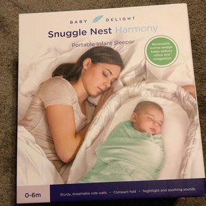 Baby Delight Snuggle Nest Harmony Portable Infant Sleeper w/ extra sheets